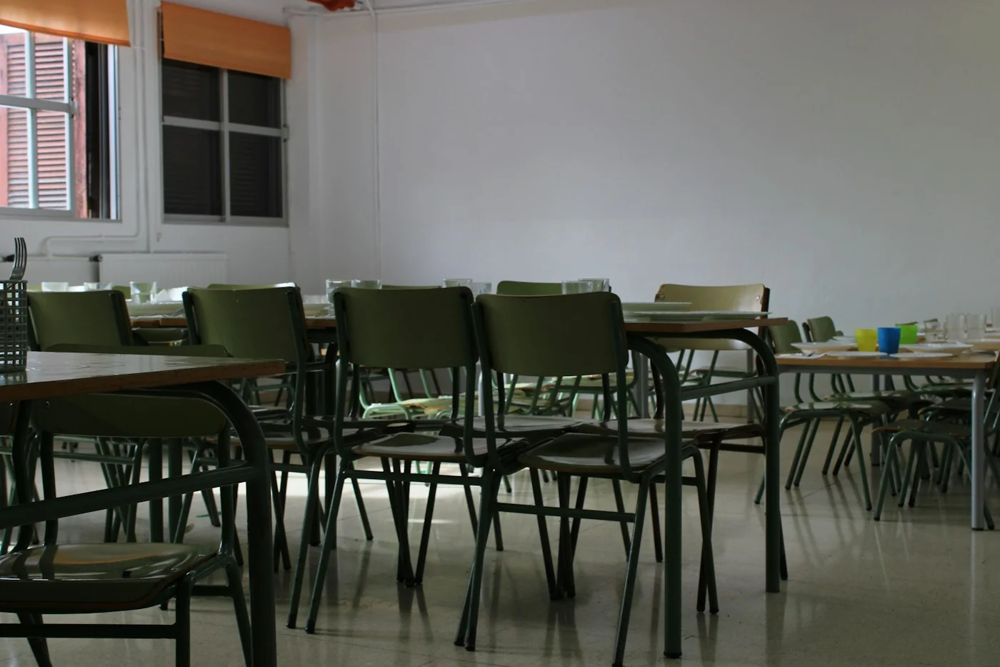 Aula vacía. Fotografía de contexto educativo, ajena a los centros y participantes del estudio de Costa del Sol.