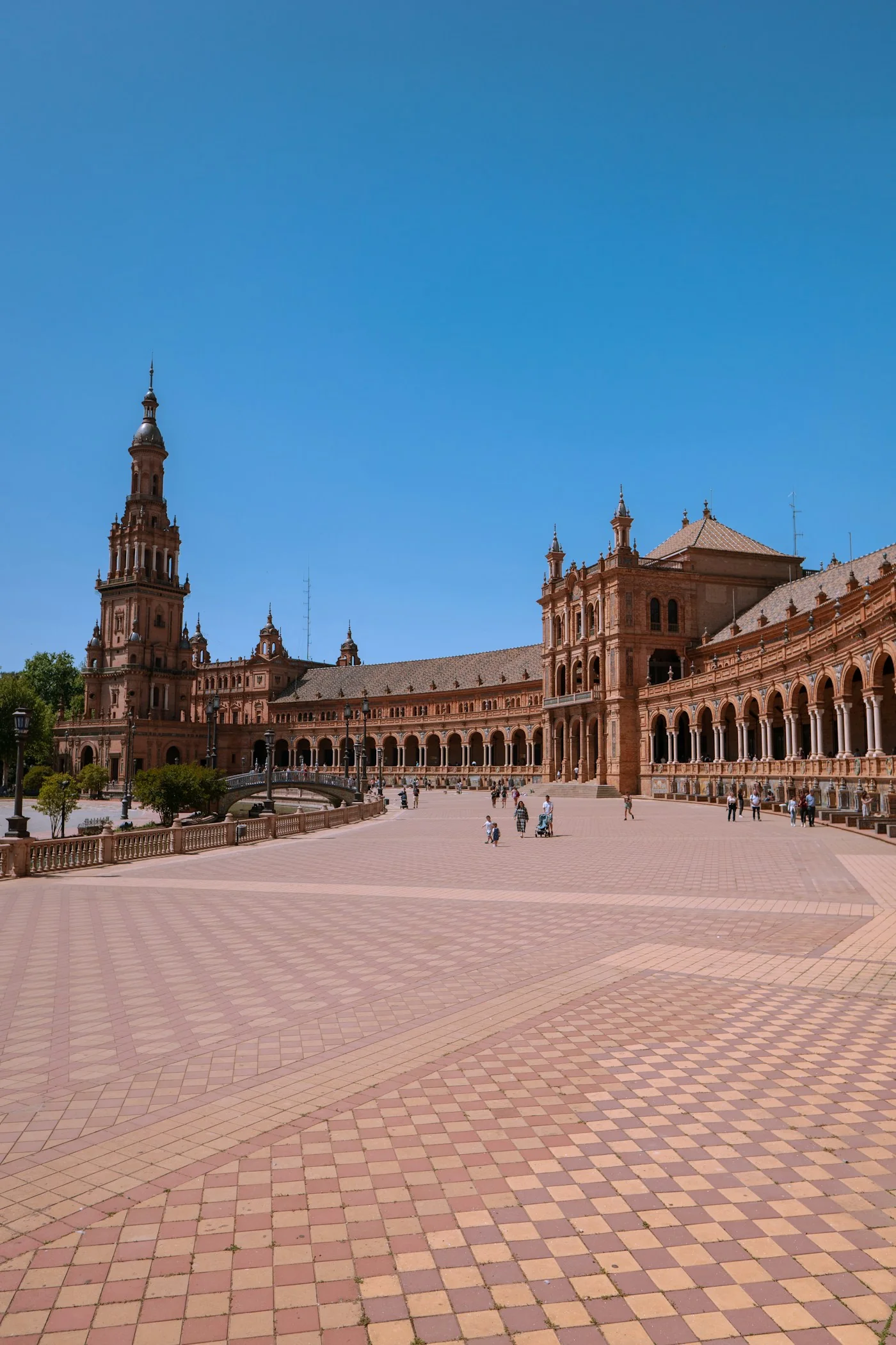 Plaza de España, Sevilla. Fotografía de contexto geográfico de Andalucía; no muestra un centro de crisis.