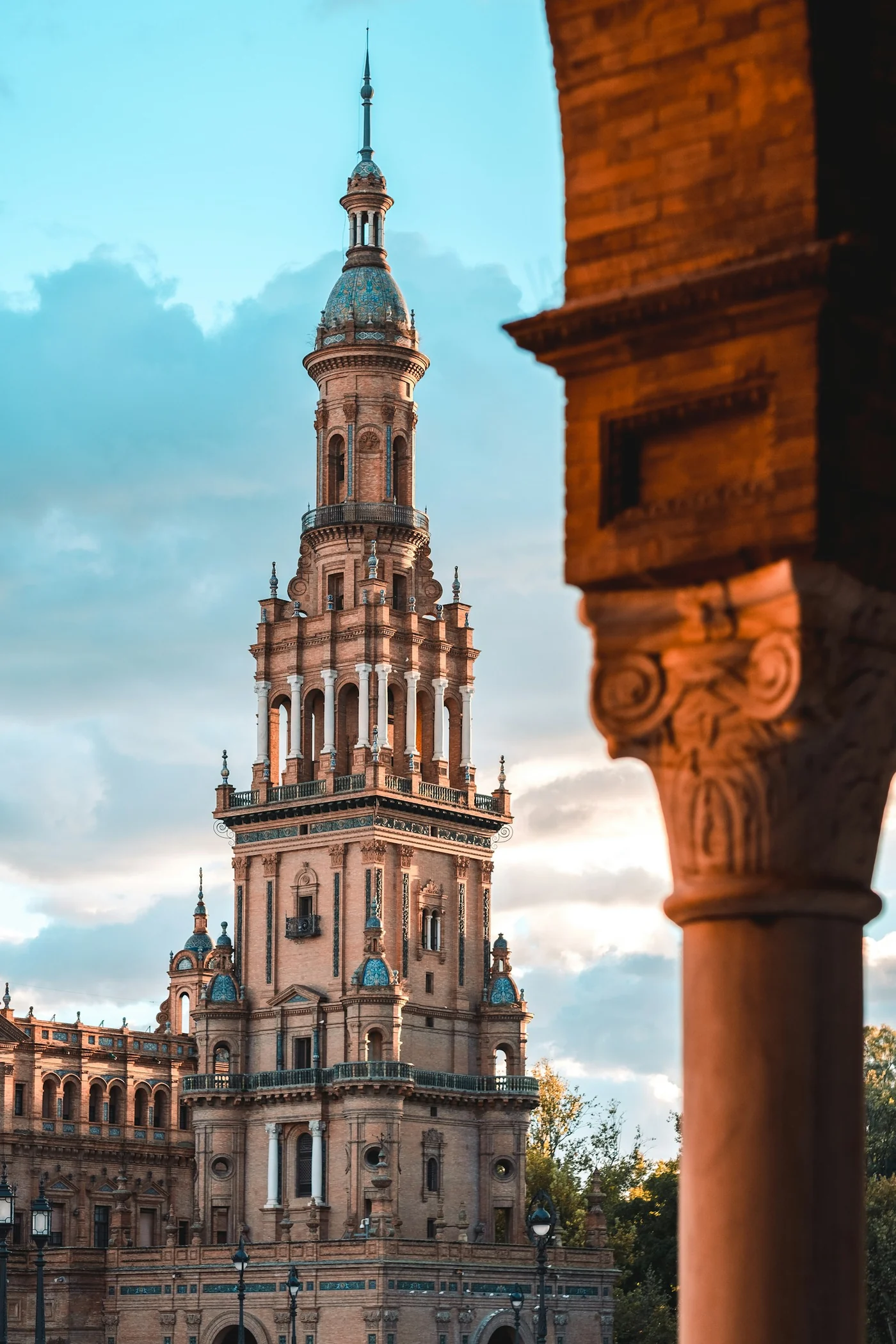 Plaza de España de Sevilla, en una fotografía de archivo de 2018. Contexto de la ciudad; no se presenta como lugar de los robos ni de la detención.