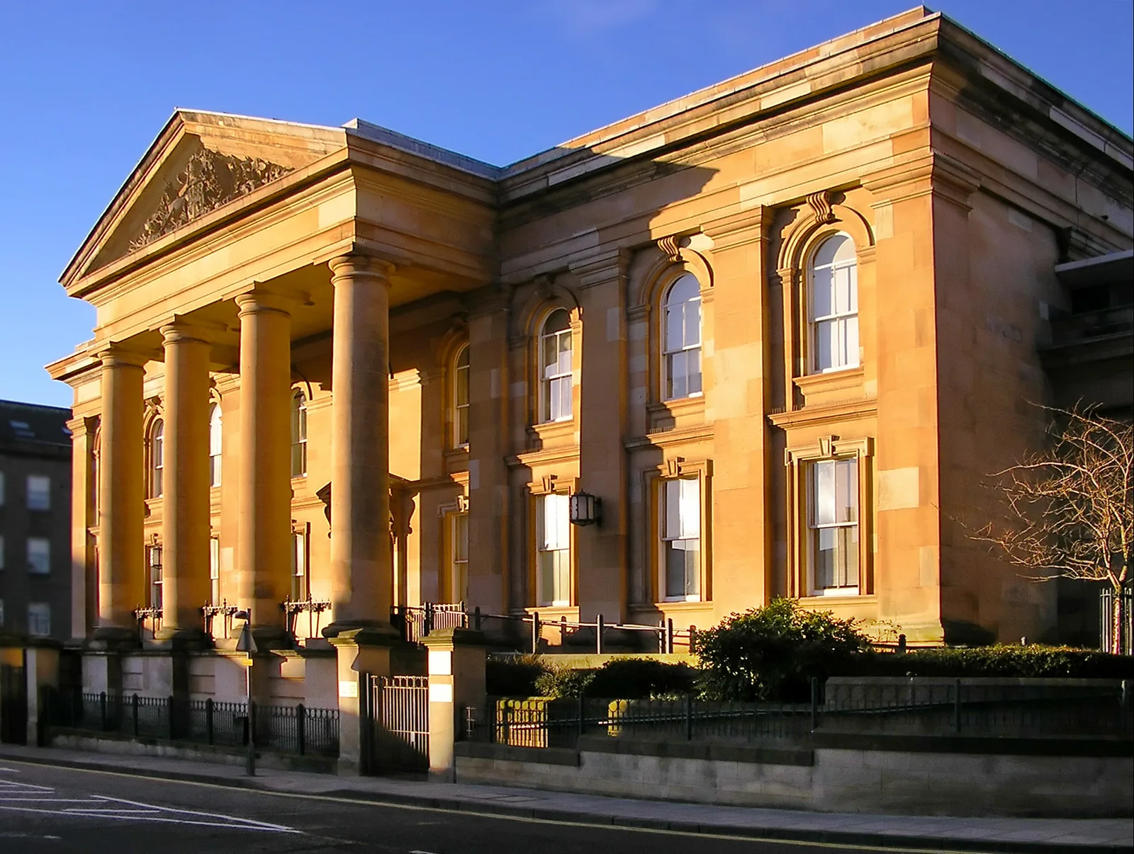 Edificio judicial de Dundee en una fotografía de archivo. Imagen de contexto de la ciudad; no muestra la vista ni a las personas del caso.