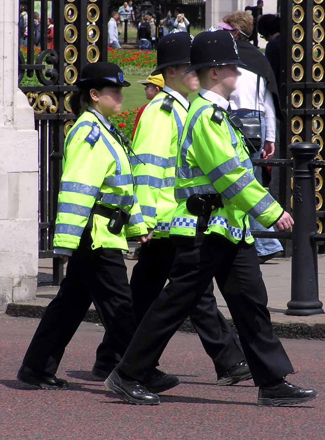 Agentes de policía en Londres, fotografiados en 2005. Imagen de archivo de contexto; no corresponde a la operación de 2024.