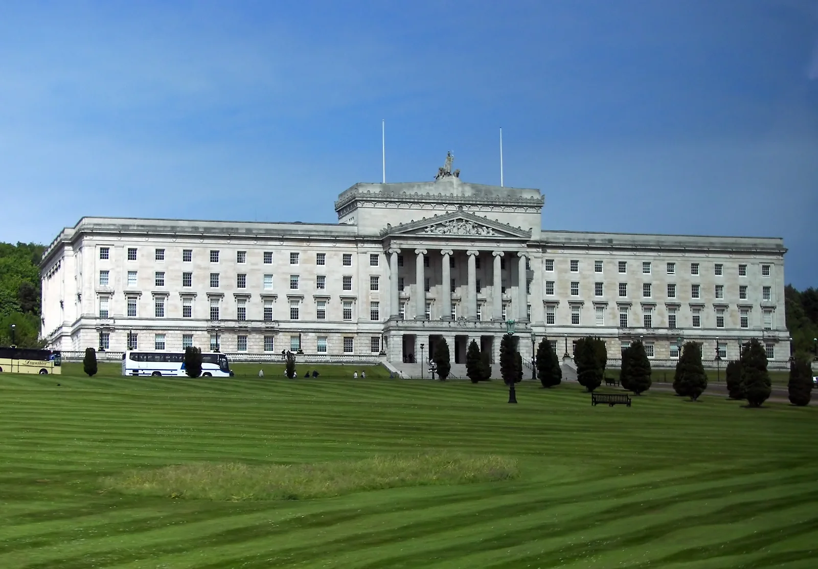 Edificio de la Asamblea de Irlanda del Norte en Stormont, Belfast. Fotografía de archivo del ámbito parlamentario de la noticia.
