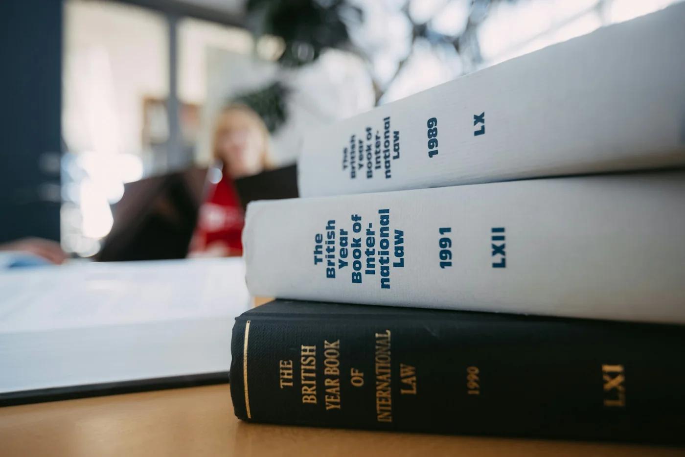 Libros jurídicos. Fotografía temática de contexto; no muestra la legislación de Colima ni una sesión de su Congreso.