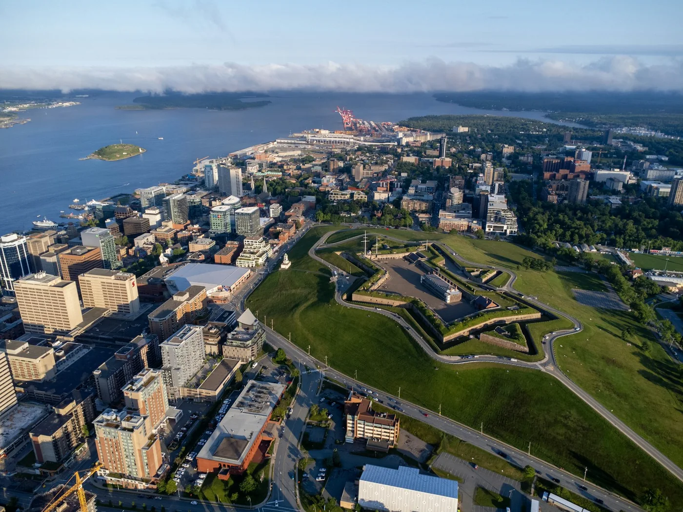 Vista aérea de Halifax, Canadá. Fotografía de archivo de la ciudad; no muestra los hechos investigados.